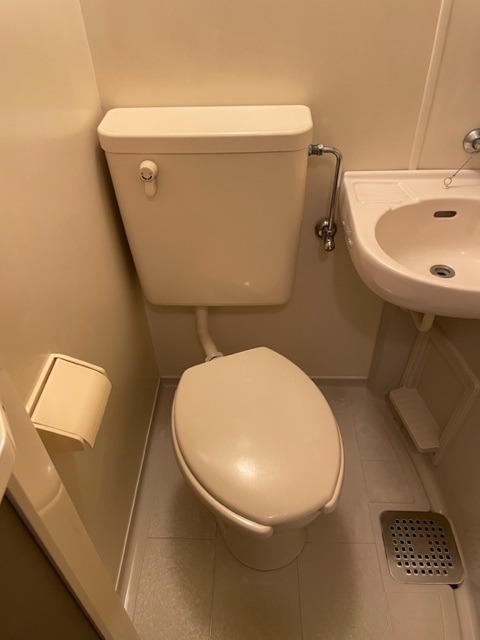 トイレ　白を基調とした空間で清潔感のあるトイレです♪