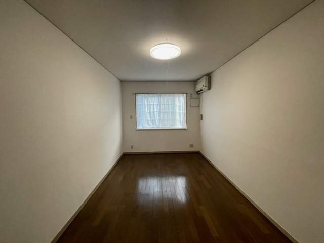 居室・リビング　室内は落ち着いたぬくもりのあるフローリングです☆