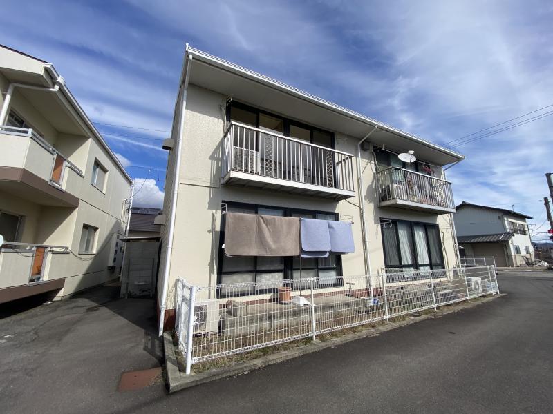 高松市国分寺町新居のアパートの建物外観