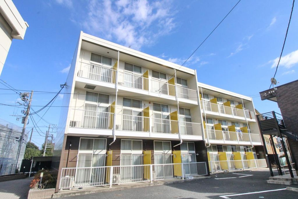 横浜市港北区大倉山のアパートの建物外観