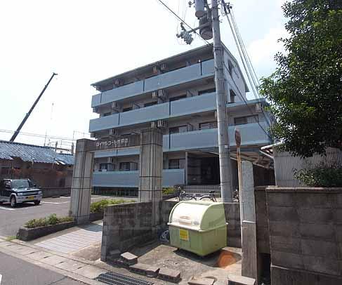 ロイヤルコート京田辺の建物外観