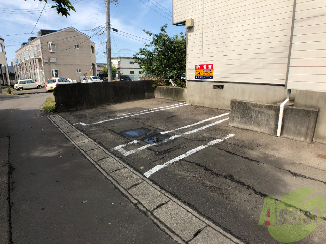 【仙台市宮城野区福室のアパートの駐車場】