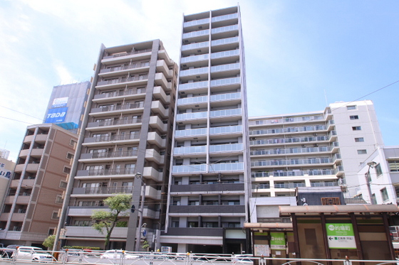 広島市南区的場町のマンションの建物外観