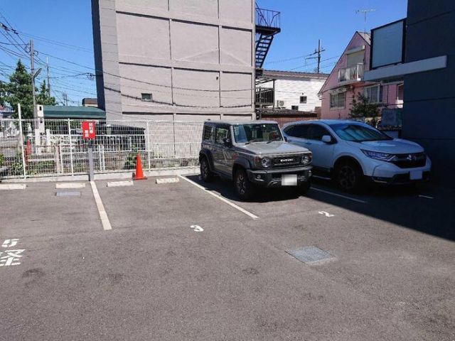 【京都市右京区太秦安井小山町のマンションの駐車場】