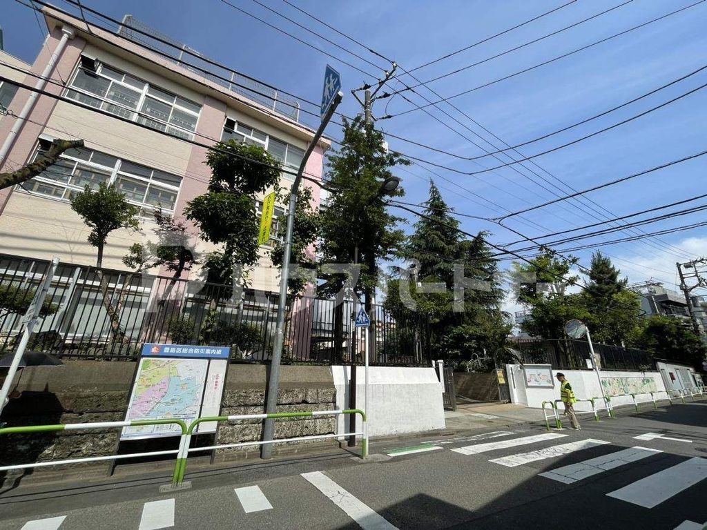 【文京区大塚のマンションの小学校】