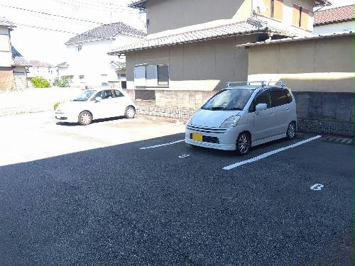 【レオパレス宝殿の駐車場】