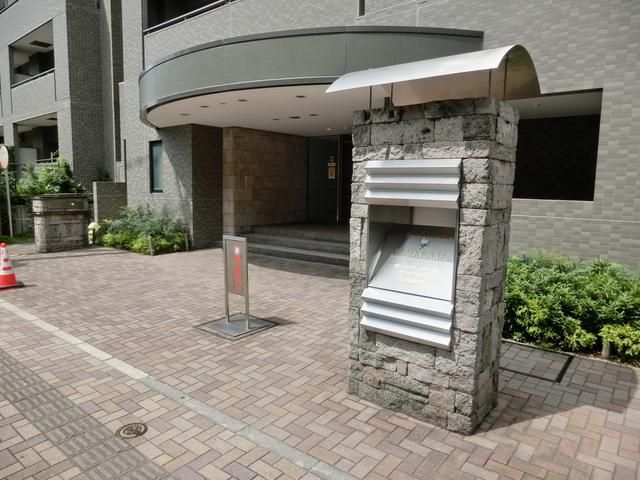 【市川市妙典のマンションのエントランス】