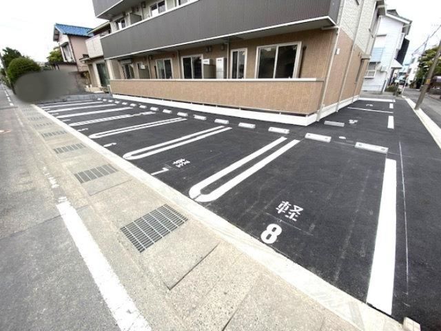 【静岡市葵区上沓谷町のアパートの駐車場】