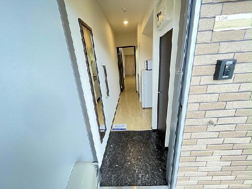 玄関　設備・仕様は号室により異なる為、現況を優先致します。