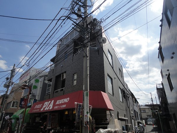 中野区野方のマンションの建物外観