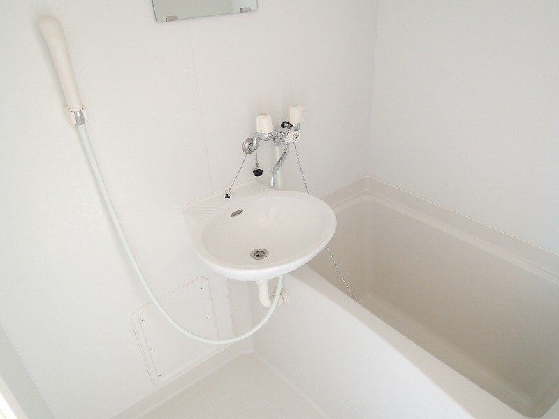 バス・シャワールーム　浴室乾燥機付なので雨の日も安心