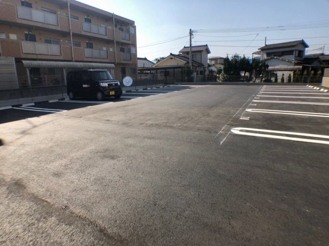 【シュプリーム杏の駐車場】