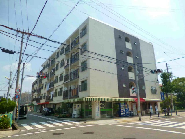 春風マンションの建物外観