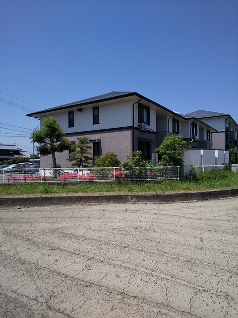 【松山市南江戸のアパートの建物外観】