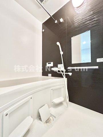 バス・シャワールーム　落ち着いた空間のお風呂です