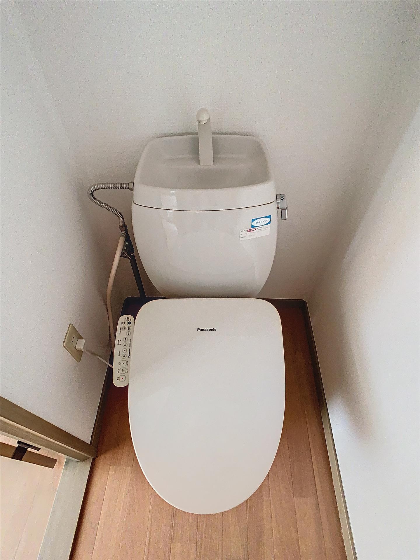 トイレ　ウォシュレット付