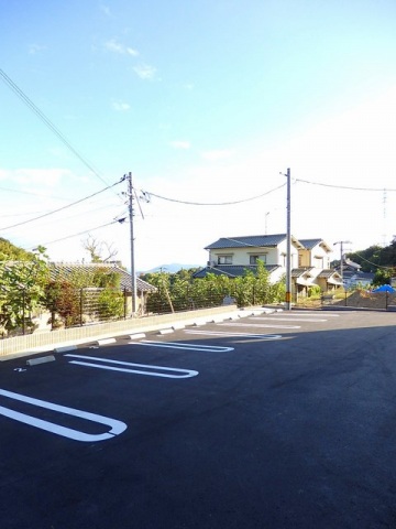 【広島市西区田方のアパートの駐車場】