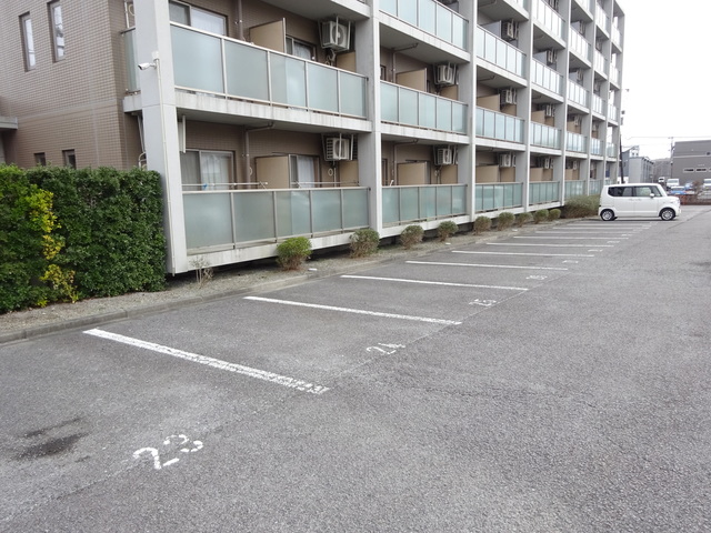 【御殿場市新橋のマンションのエントランス】