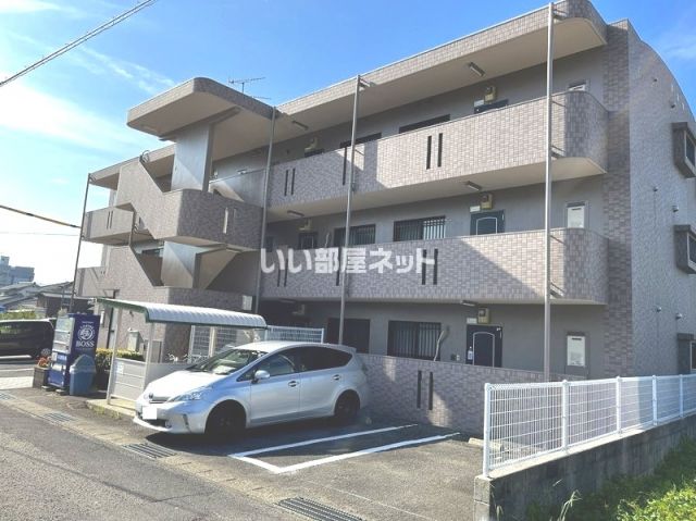 霧島市隼人町神宮のマンションの建物外観