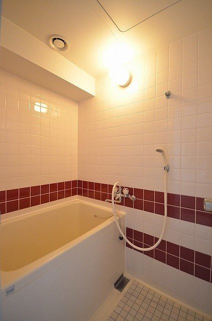 バス・シャワールーム　同物件、別号室のものです。