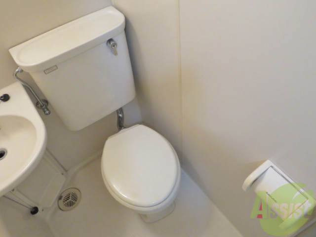 トイレ　狭いトイレでも落ち着ける場所になるかもしれませんね。