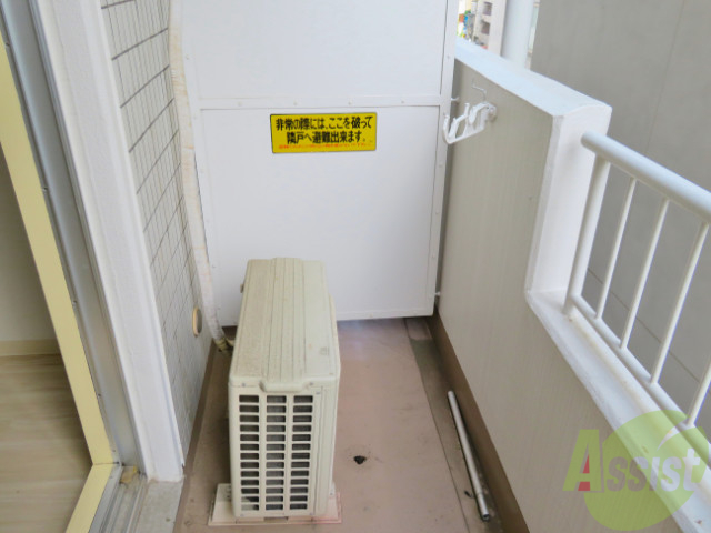 バルコニー　少し小さくても洗濯物はちゃんと外に干せますよ。