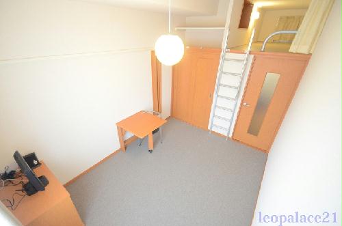 居室・リビング　備品や設備仕様は号室等により異なります現地をご確認下さい。