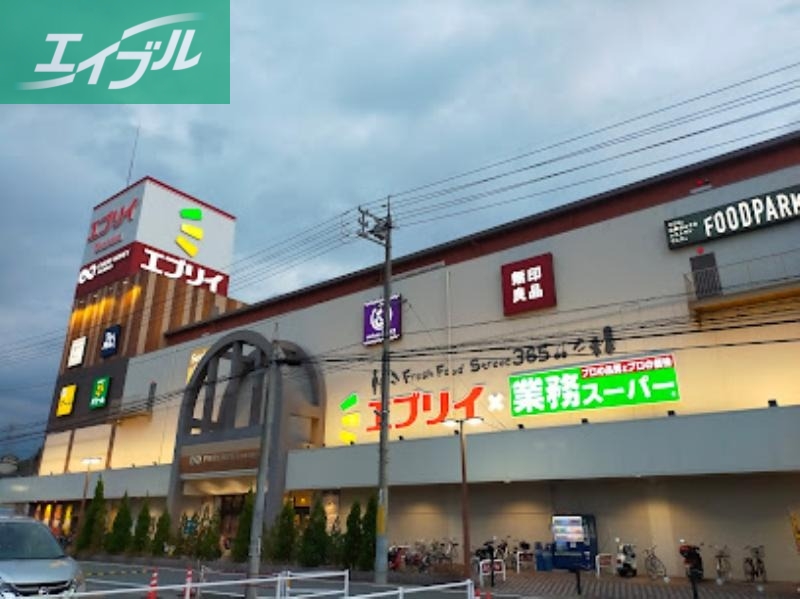 ショッピングセンター　エブリィokanaka津高（ショッピングセンター）まで953m