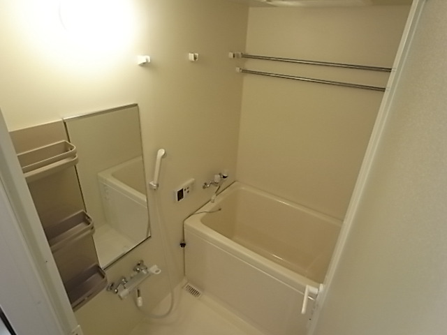 バス・シャワールーム　浴室乾燥機付きのバスルーム