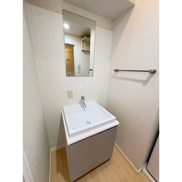 洗面設備　オシャレなオリジナル洗面化粧台