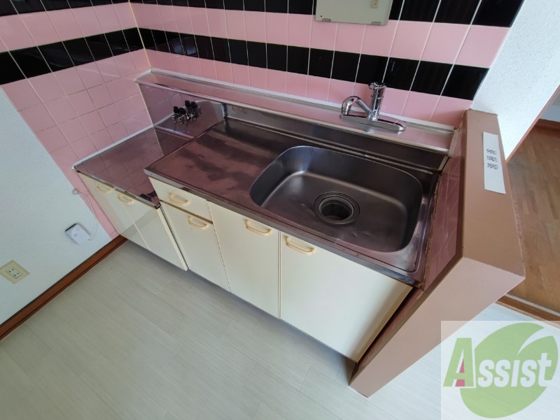 キッチン　キッチンです。ご自身でコンロを設置していただけます。