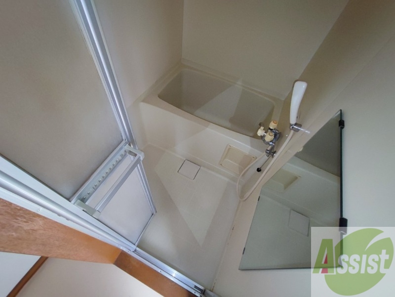 バス・シャワールーム　お風呂になります。一日の疲れを癒してくださいね。