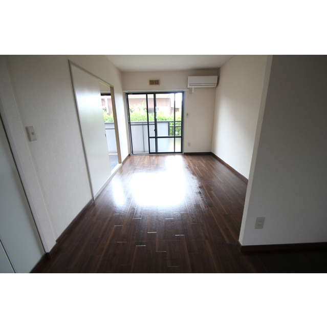 居室・リビング　内装写真は全て１０１号室です