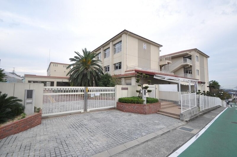 小学校　神戸市立東垂水小学校（小学校）まで229m