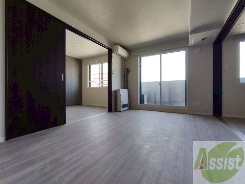 居室・リビング　広くてキレイなお部屋が広がっていて、充実した生活が送れそう。