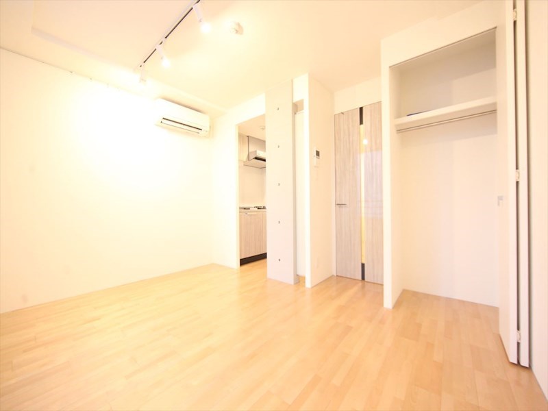 居室・リビング　洋室7.38帖　クローゼット付（収納充実してます）