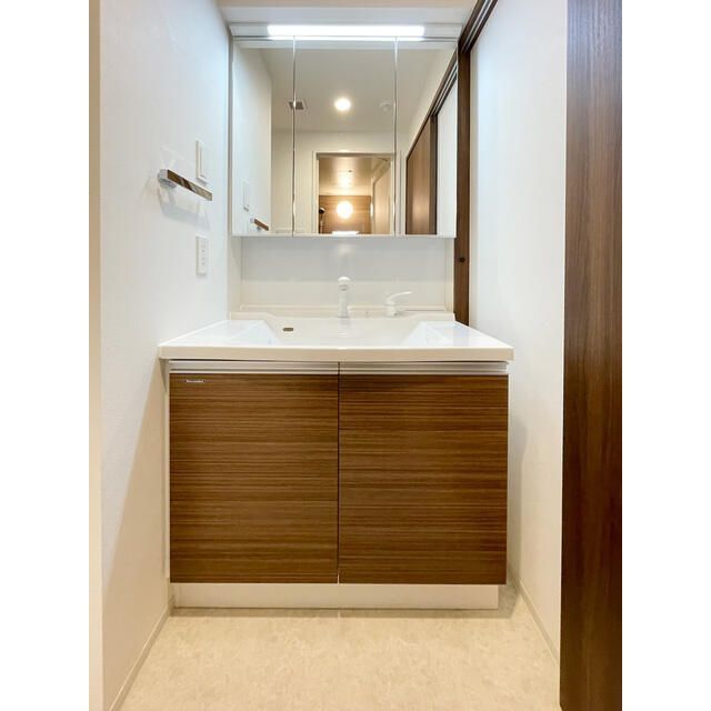 洗面設備　写真は同タイプ住居です。