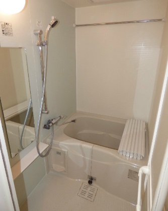 バス・シャワールーム　プレサンス江戸堀　広々浴室