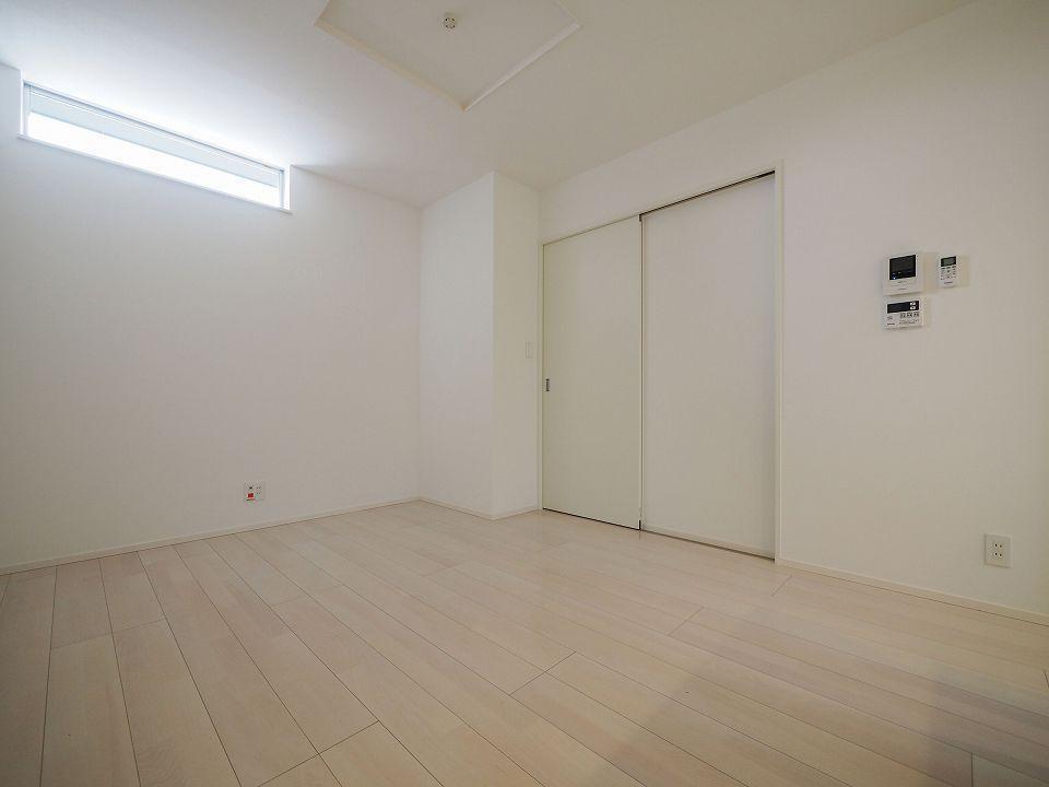 その他　高窓からの様々な光で空間の変化も楽しめます！