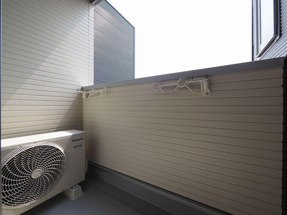 バルコニー　洗濯物がカラッと乾いて気持ちいいベランダ！