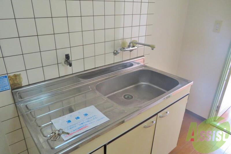 キッチン　シンクが大きくて洗い物が洗いやすいですね。