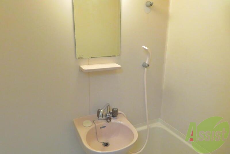 洗面設備　洗面に鏡つていて便利ですね。