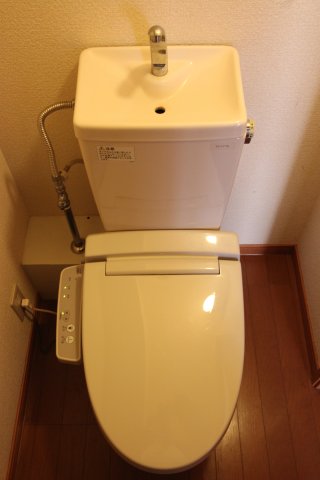 トイレ　温水洗浄便座