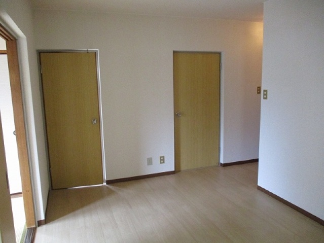 居室・リビング　同物件別号室