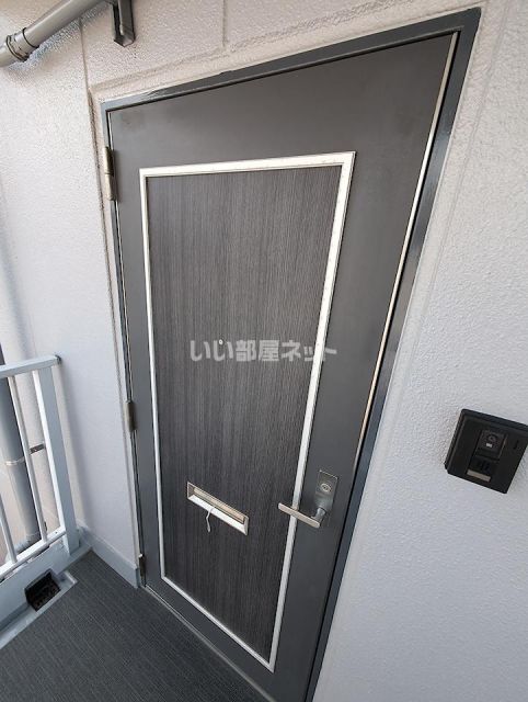 シャインハウスE棟の玄関写真