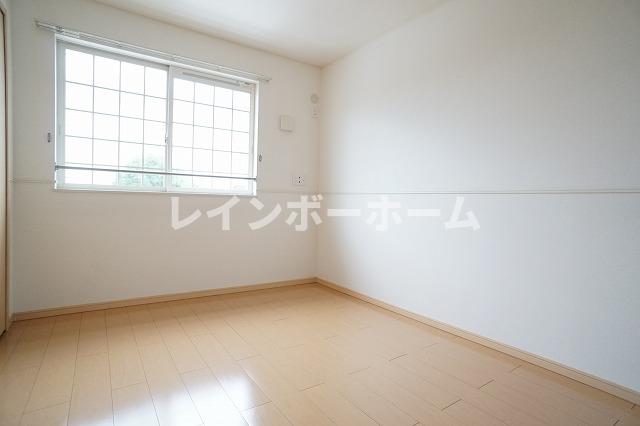 その他部屋・スペース　広くて明るい寝室