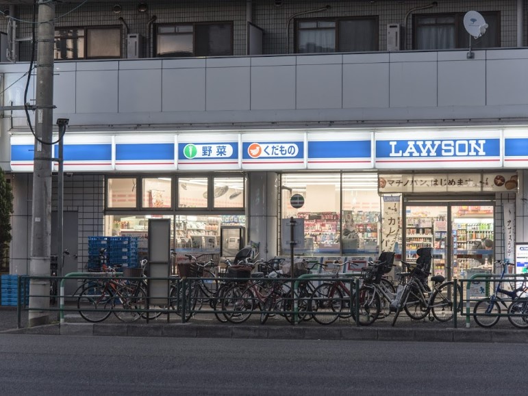 コンビニ　ローソン 志茂三丁目店（コンビニ）まで743m