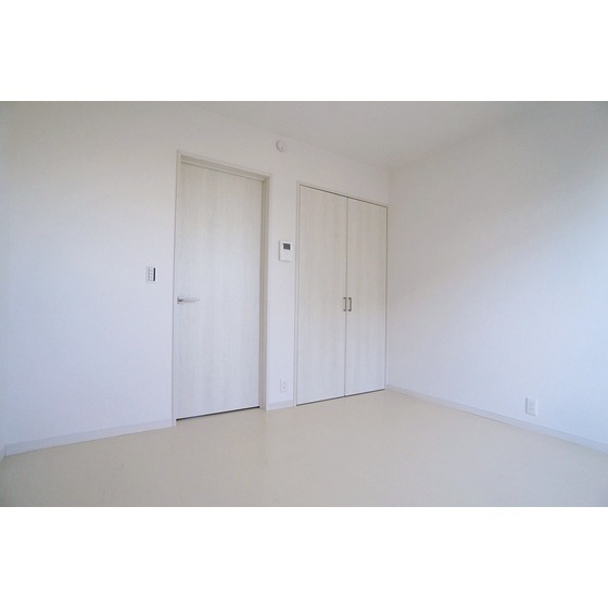 居室・リビング　南東向き日当たり良好