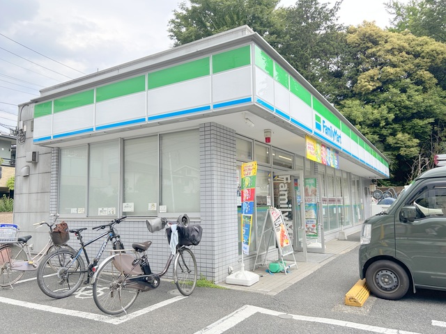 コンビニ　ファミリーマート都立家政店（コンビニ）まで204m