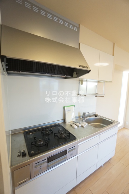 キッチン　システムキッチンは調理スペースも広くストレスなくお料理可能♪